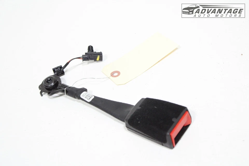 Chevrolet Camaro 2016-2024 hebilla de cinturón de seguridad del lado del pasajero delantero derecho OEM Foto 2 de 4