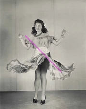 1940s ACTRESS FAY McKENZIE DRESS UP IN THE AIR UPSKIRT LEGGY PHOTO A-FMK