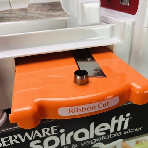 Farberware Spiraletti Fruit and Vegetable Slicer Spiralizer in Original Box - Picture 9 of 12