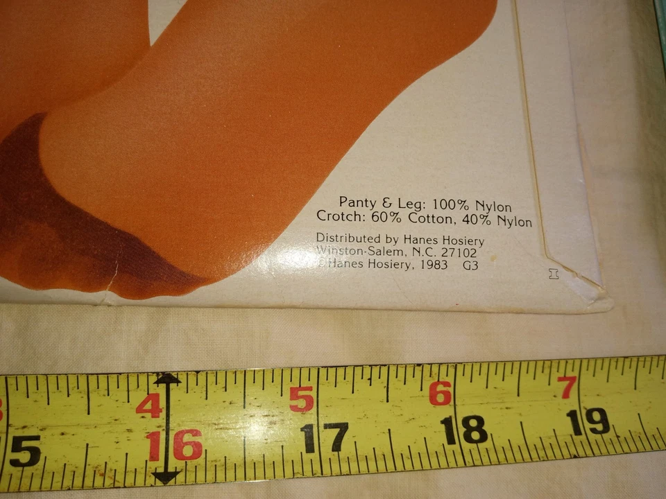 Pantimedias de colección 1983 Montgomery Ward piernas bronceadas talla reina y rodilla Foto 3 de 4