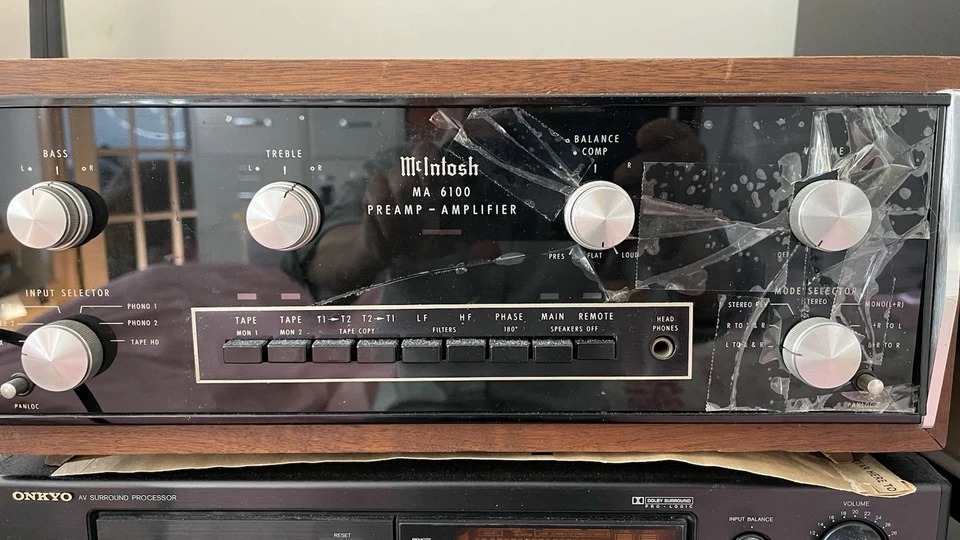 McIntosh MA 6100 Stereo Preamplifier Power Amplifier - Image 2 of 3