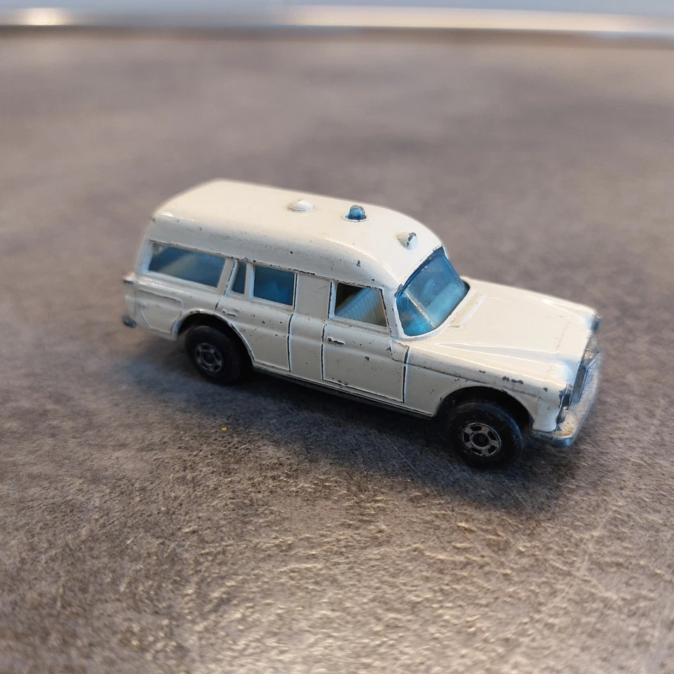 Matchbox Superfast N. 3 Mercedes Benz Ambulance Binz  England 1970 Lesney - Immagine 2 di 4