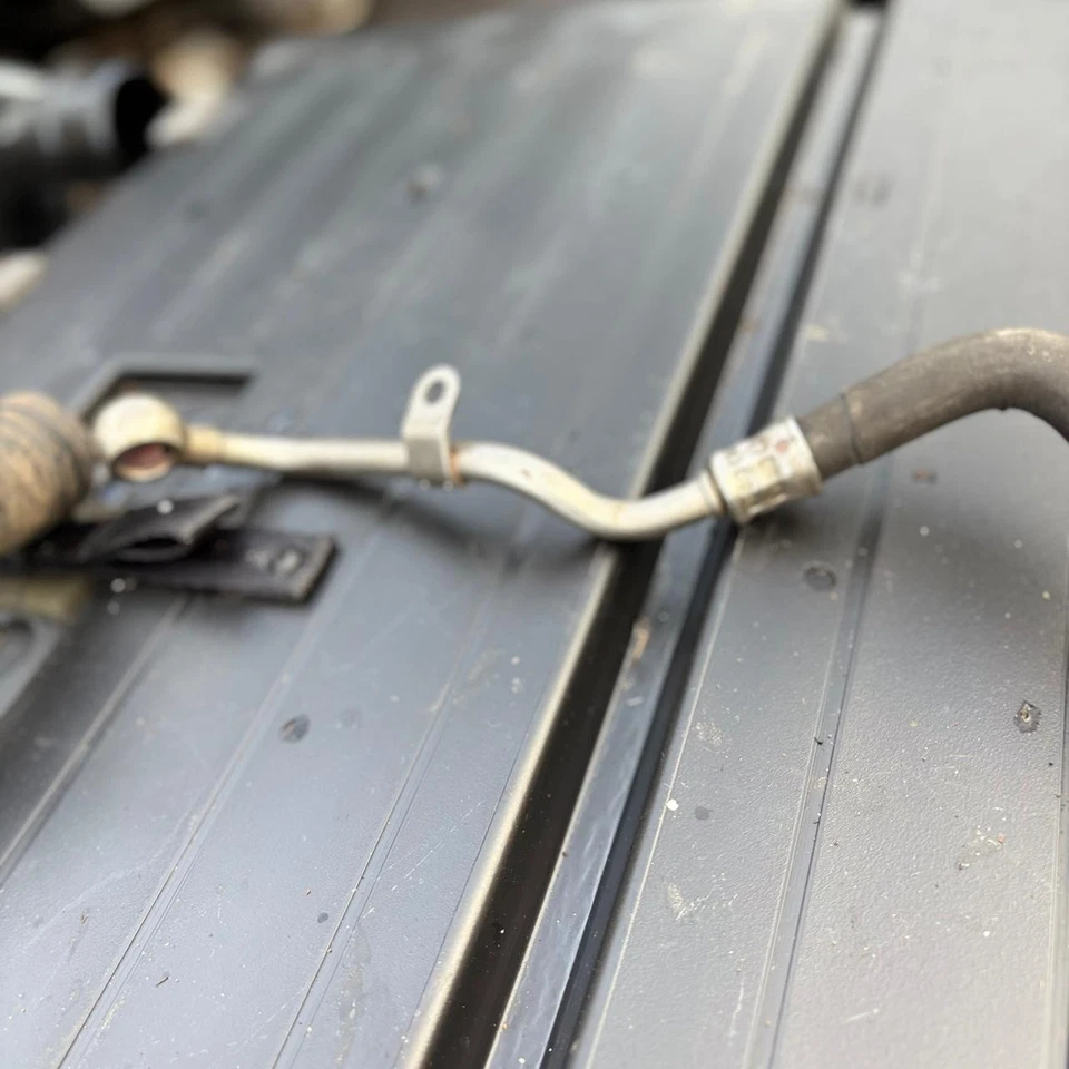 Tubo de refrigerante original VW GOLF GTI 2004 variante 038121065BE Foto 2 de 4