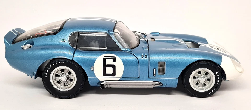 Coche modelo diecast Exoto 1/18 Shelby Cobra Daytona 1964 Le Mans 24H #6 Foto 4 de 4