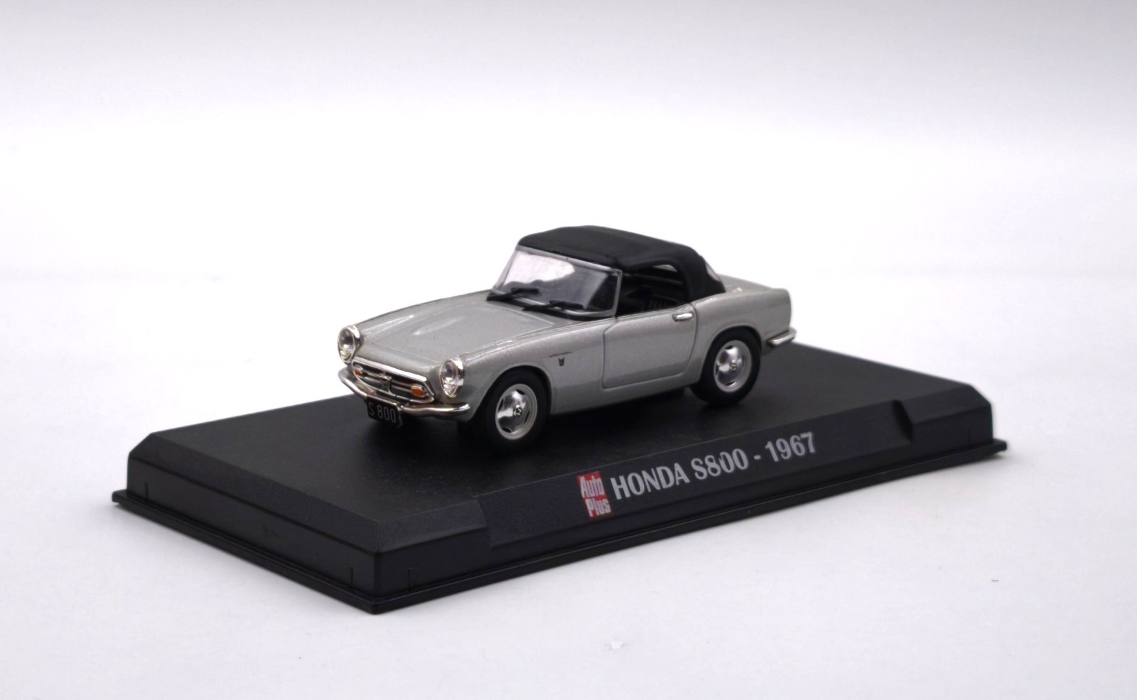 Honda S800 1967 IXO Auto Plus 1:43 cabriolet soft top voiture miniature de collection