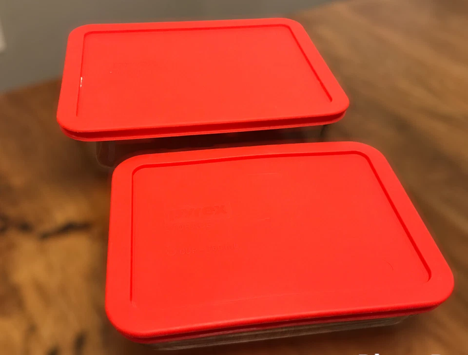 Recipiente de armazenamento retangular Pyrex 7211H e 7210 tampas vermelhas - Imagem 3 de 4