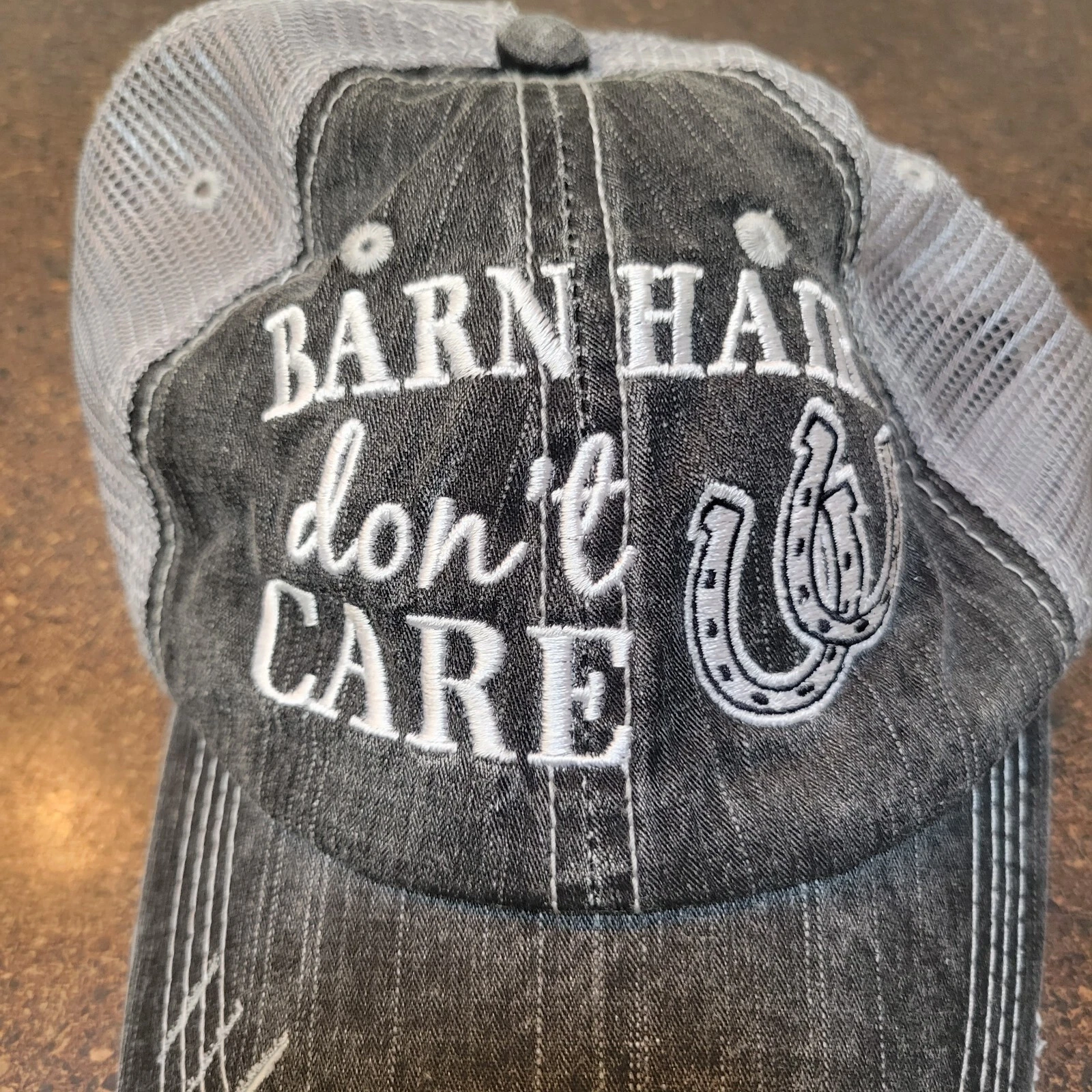 katydid Barn Hair Don't Care 卡车司机帽子女式均码灰色网眼刺绣 - 第 2 张/共 7 张