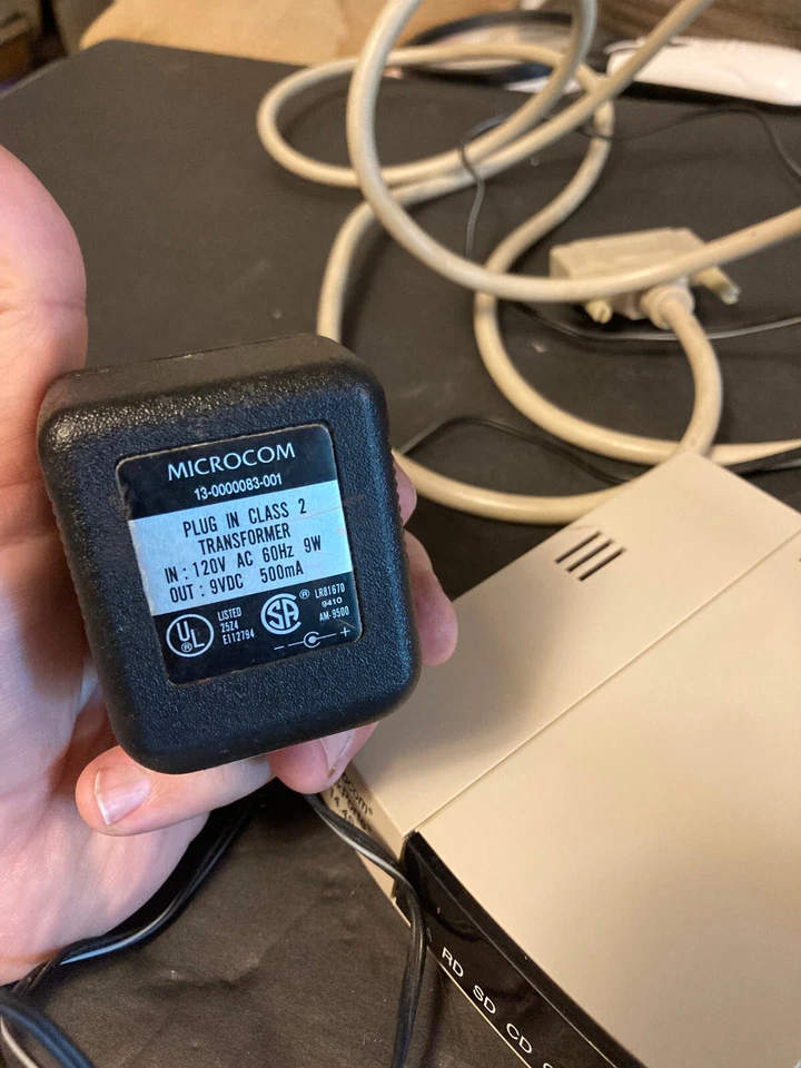 Microcom DeskPorte 14.4S 14,400 bps Data/Fax Modem Serial Printer port modem - Image 4 of 4