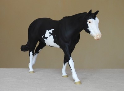 Cm/Custom painted Model Horse: Roxy by Breyer (Traditional)