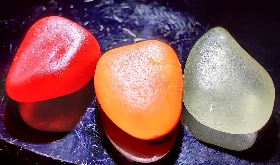 3 EPIC Multis: RARE UV Red, UV Green, & ORANGE! Real Davenport Beach Sea Glass - Image 4 of 4