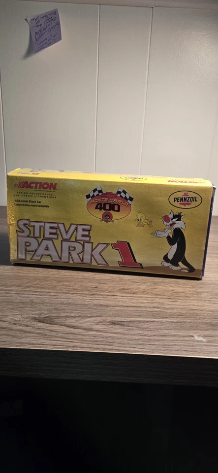 Литая модель NASCAR Стив Парк 2001 Looney Tunes Monte Carlo 400 масштаб 1:24 - Изображение 4 из 4