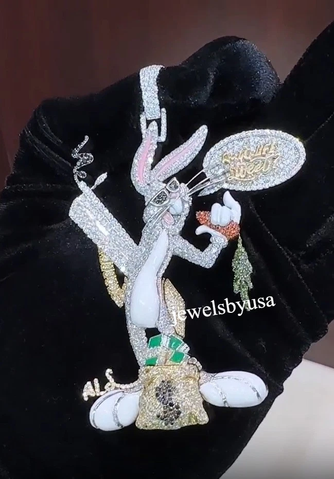 Colgante de plata 925 con diamantes creados en laboratorio de esmalte de dibujos animados de personajes de 3" para hombre Foto 4 de 4