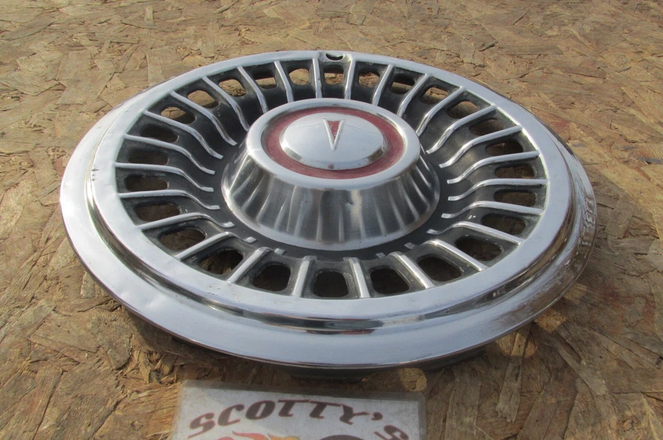 Pontiac Parisienne 1966, Lauretian, Strato Chief 14" tapacubos canadiense Foto 2 de 4