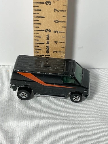 Vintage Hot wheels 1974(mold) red strip black van made in Malagia