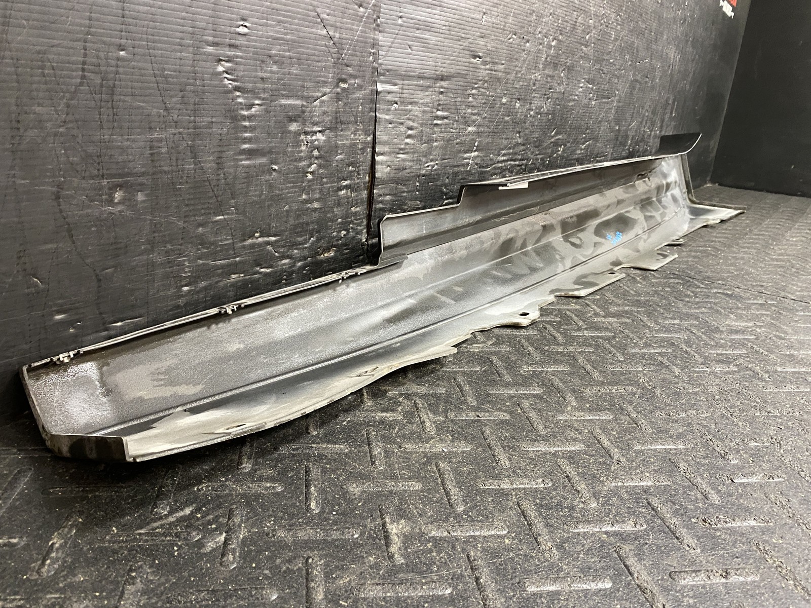 2011 MASERATI GRANTURISMO ROCKER PANEL PASSENGER RH SIDE SKIRT TRIM PANEL NERO