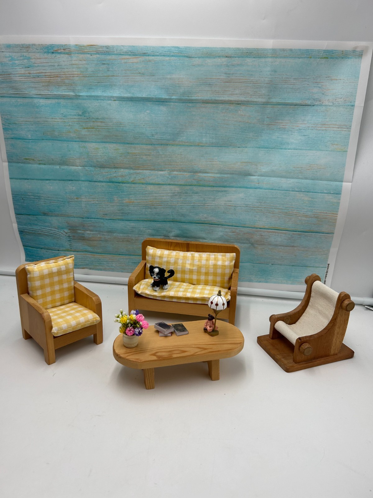 Salon pour Barbie et Shelly Kelly en bois rose avec mini poupée Shelly OOAK
