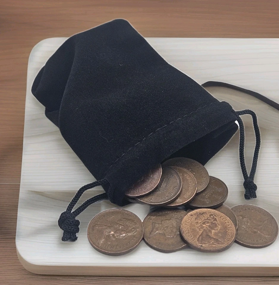 25 British Penny Lot - Unsearched Circulated Coins in Velvet Pouch - Image 3 of 3