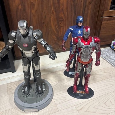 Hot Toys Figure Set