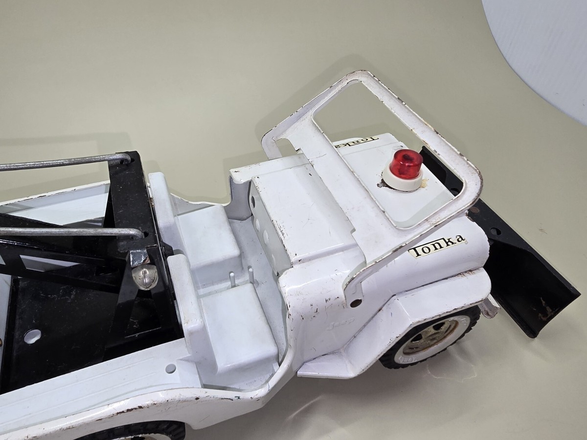 Vintage 1969 Tonka # 2435 White Jeep AA Wrecker With