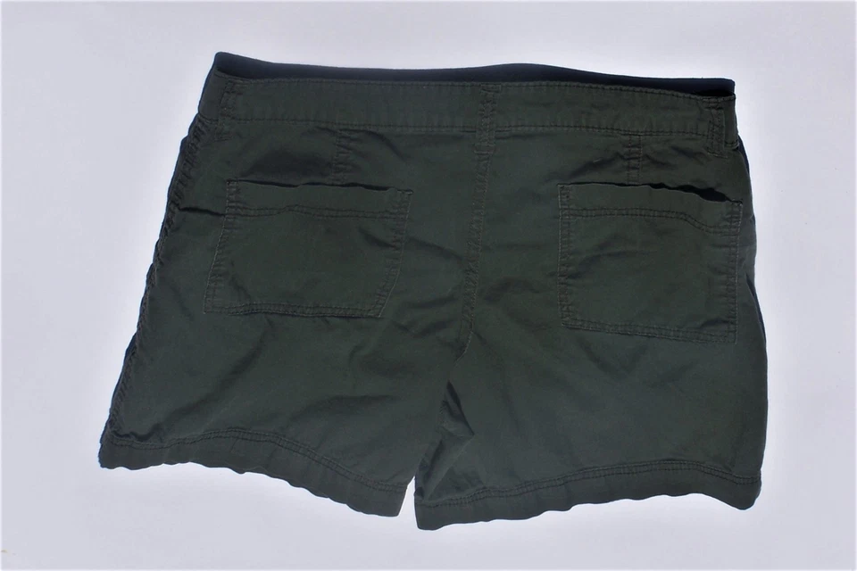 H17 womens spring/summer sippered pockets army green cargo shorts size 10 Faded  - Image 3 of 4