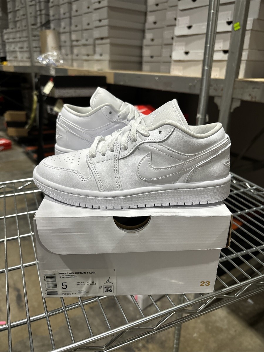 Nike Air Jordan 1 Low ティール/ホワイト WMNS) Air Jordan 1 Low 'Triple White Quilted' DB6480-100