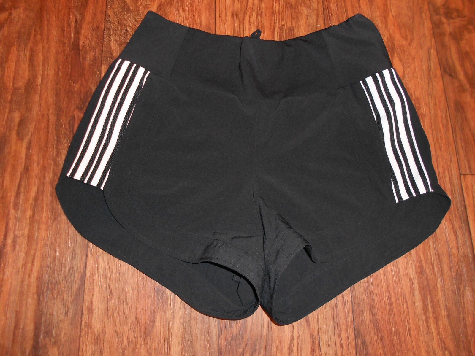 Athleta womens shorts size 4 MINT cond black