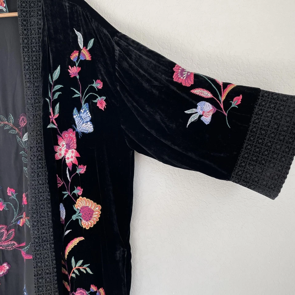 Johnny Was Kimono Mujer Grande Negro Floral Terciopelo Bordado Sandra Puño Ancho Foto 3 de 4