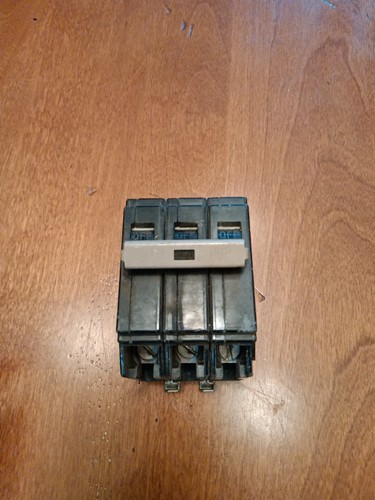 Eaton Cutler Hammer CH3100 100 Amp 3 Pole Type CH  Circuit Breaker. Metal Feet