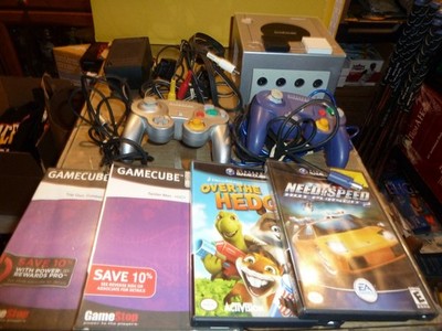 Nintendo GameCube Silver Console Bundle w/ 2 Controllers, Power & AV Cable,Games