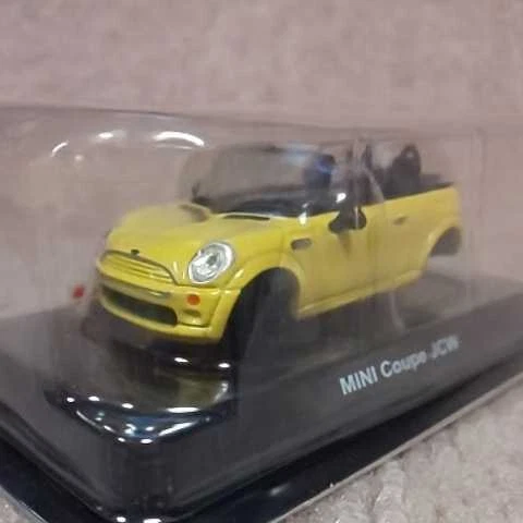 PaoFeng 1/60 Mini Cooper Mini Cooper S Cabrio Yellow MINI Cooper S Cabrio Pao - Image 2 of 4