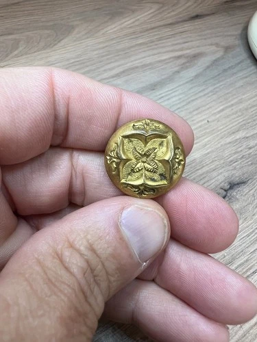 Pre Civil War Chased Flower Coat Button Spread Wing Eagle Backmark