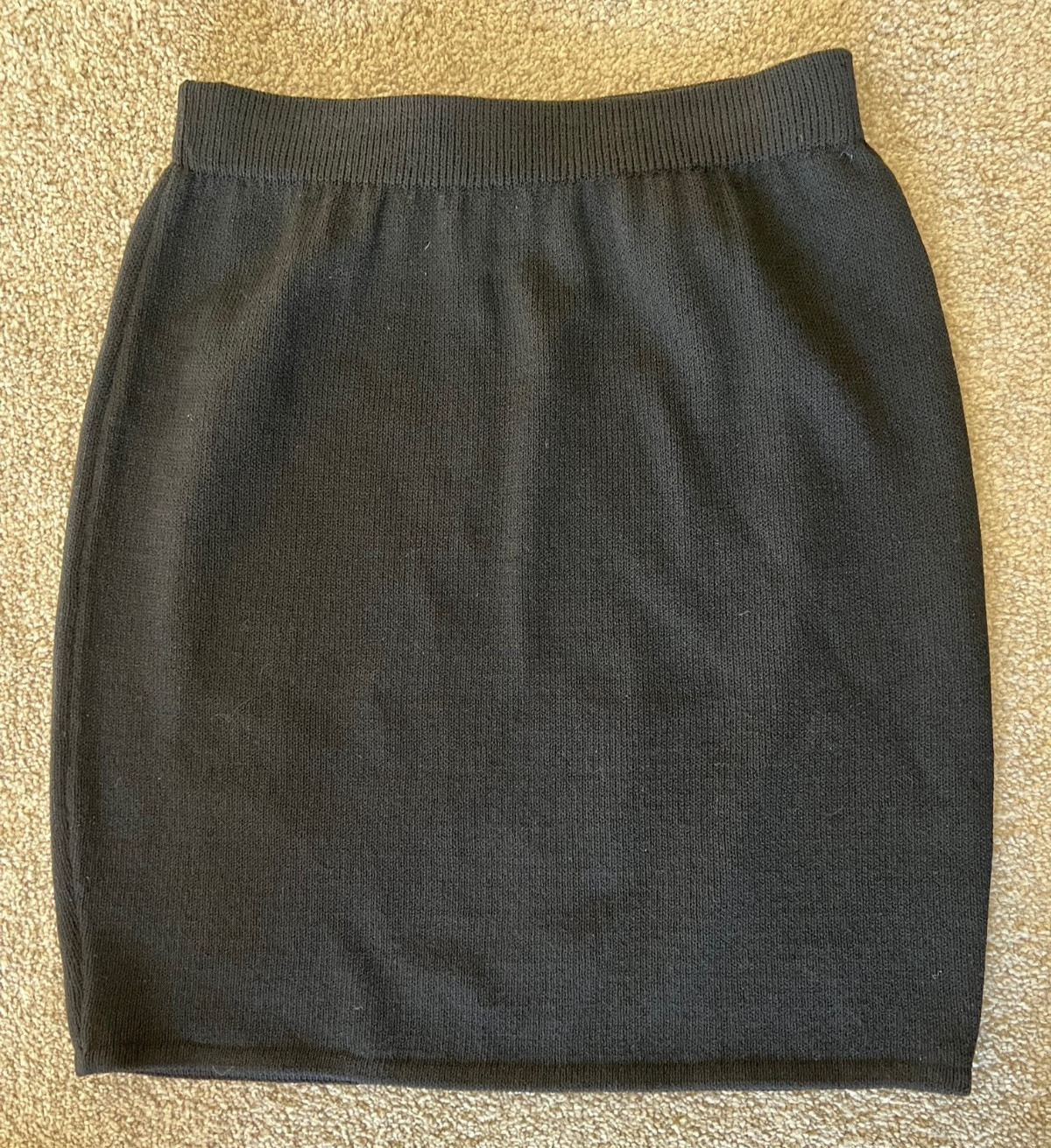 St. John Basics Size 2 Made in USA Navy Knit Skirt in Excellent Condition