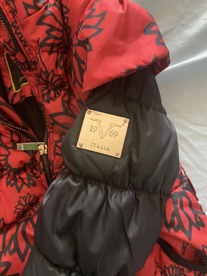 VERSACE, Girls, Red & Black Floral Puffer Jacket, Sz 5/6. - Image 3 of 4