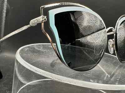 Valentino Rimless Sunglasses ( VA 3006 / 4L 59x15 2n SILVER ) New Valentino Eyeglasses Valentino 3006 VA 3006 C. 5025  main image 3