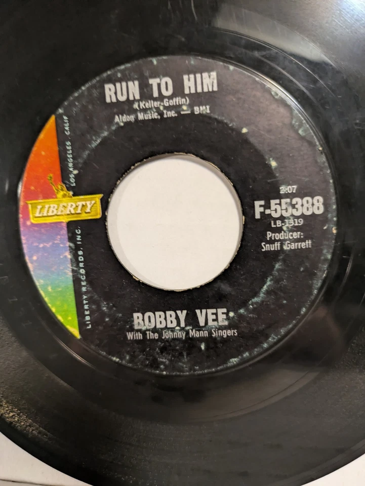 45 ~Bobby Vee: "Walkin' with My Angel / Run to Him" 1961 Liberty (VG) - Imagem 2 de 4