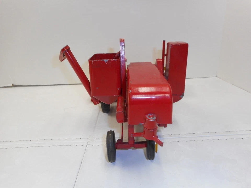 Lincoln 1/20 Massey Haris 90 Self Propelled Toy Combine - Image 3 of 4