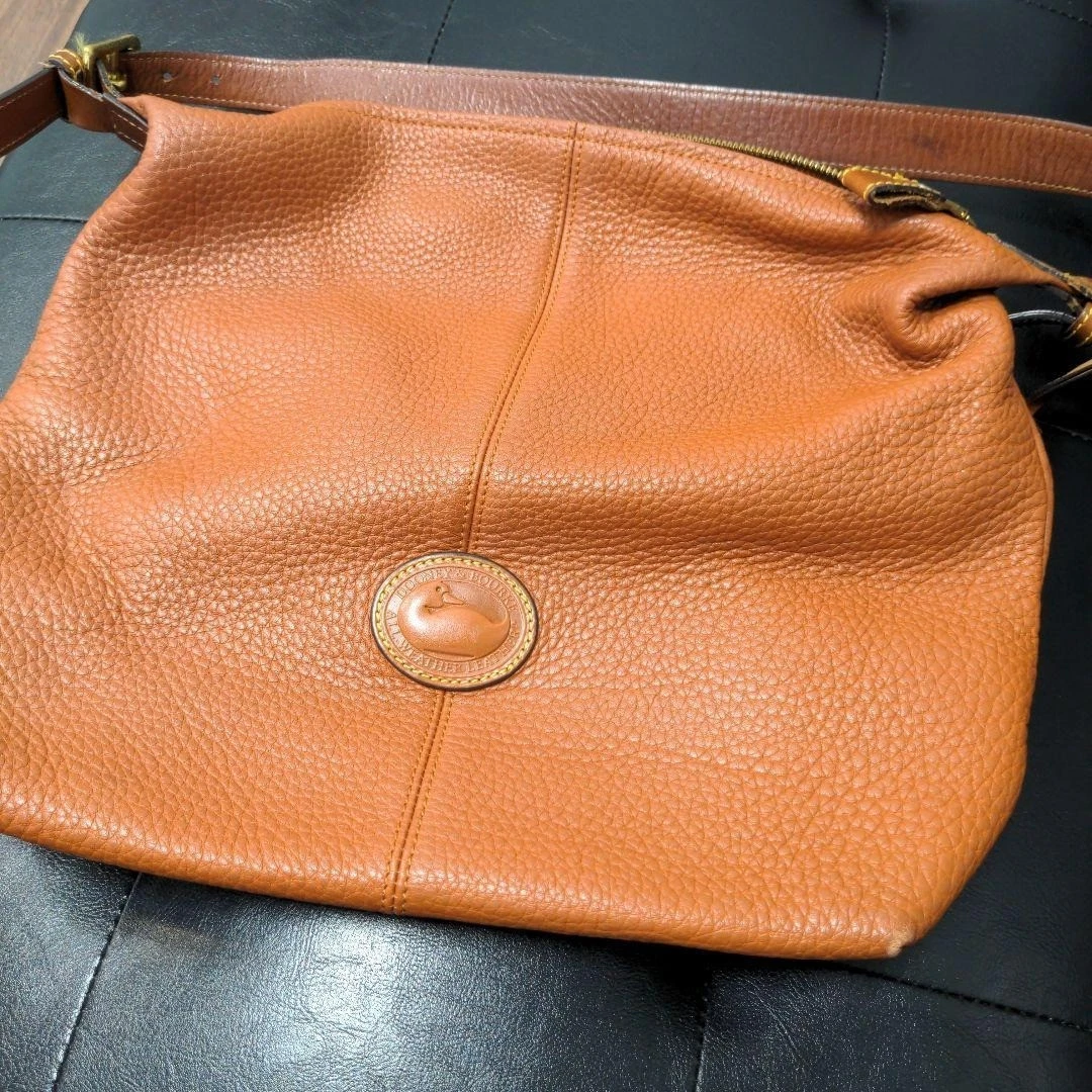 Dooney Bourke Bolsa con cremallera de avestruz Marrón Tmoro – Yaxa