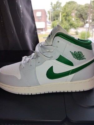 Big Kid's Jordan 1 Mid Summit White/Pine Green size 4.5 Y