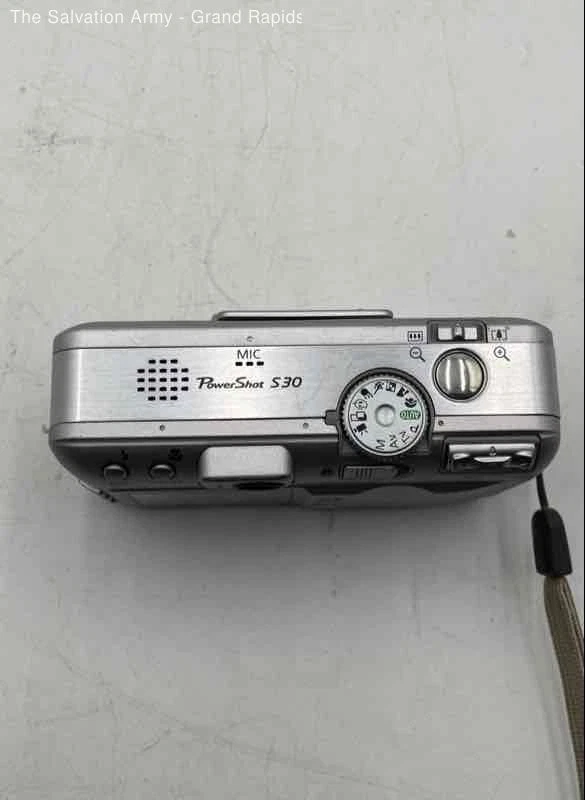 Canon PowerShot S30 Silver Auto Focus 3.2 Mega Pixels Compact Digital Camera - Image 3 of 4