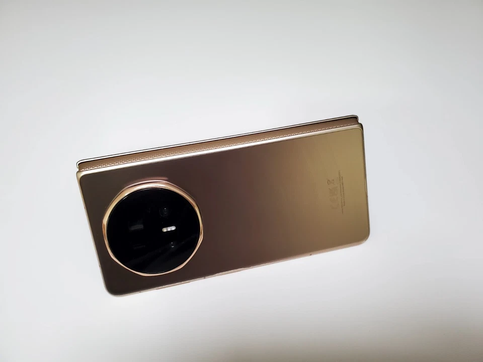 Honor Magic V5 Fold 512GB Gold PRISTINE! A+++ Honor September 2027 Warranty!-VAT - Image 4 of 4