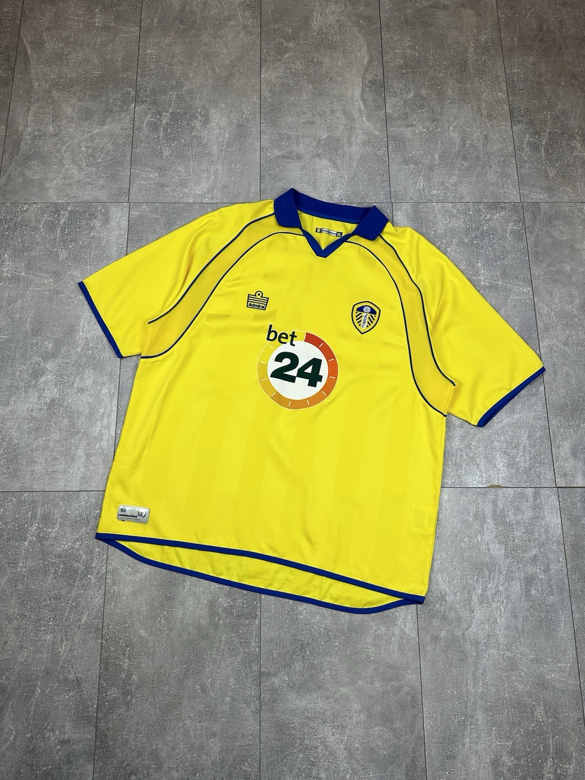 Camiseta de fútbol de visitante amarilla vintage del Almirante Leeds United 2...