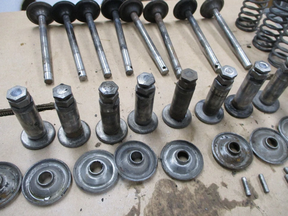 Lote de 25 válvulas, resortes, tazas, elevadores y 7 pasadores enrollables modelo MAXWELL 1916 1917 Foto 2 de 4