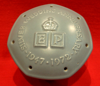 QUEEN ELIZABETH 11 PRINCE PHILIP SILBERHOCHZEIT JUBILÄUM 1947-1972 POMANDER