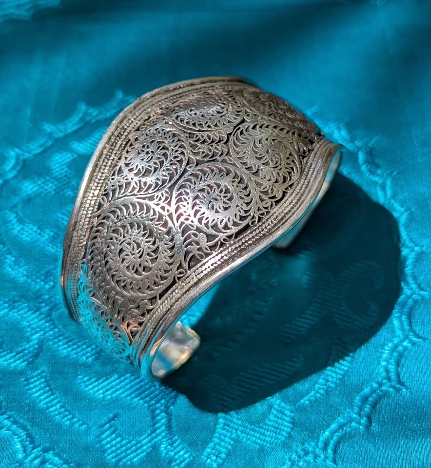 Meraviglioso Bracciale Largo In ARGENTO Dal Nepal, Lavorazione Fatta A Mano - Immagine 3 di 3