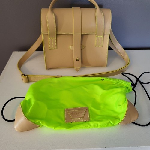 Borsa a tracolla IIIBeCa by Joy Gryson Duane Street in pelle foderata al neon - Foto 7 di 11