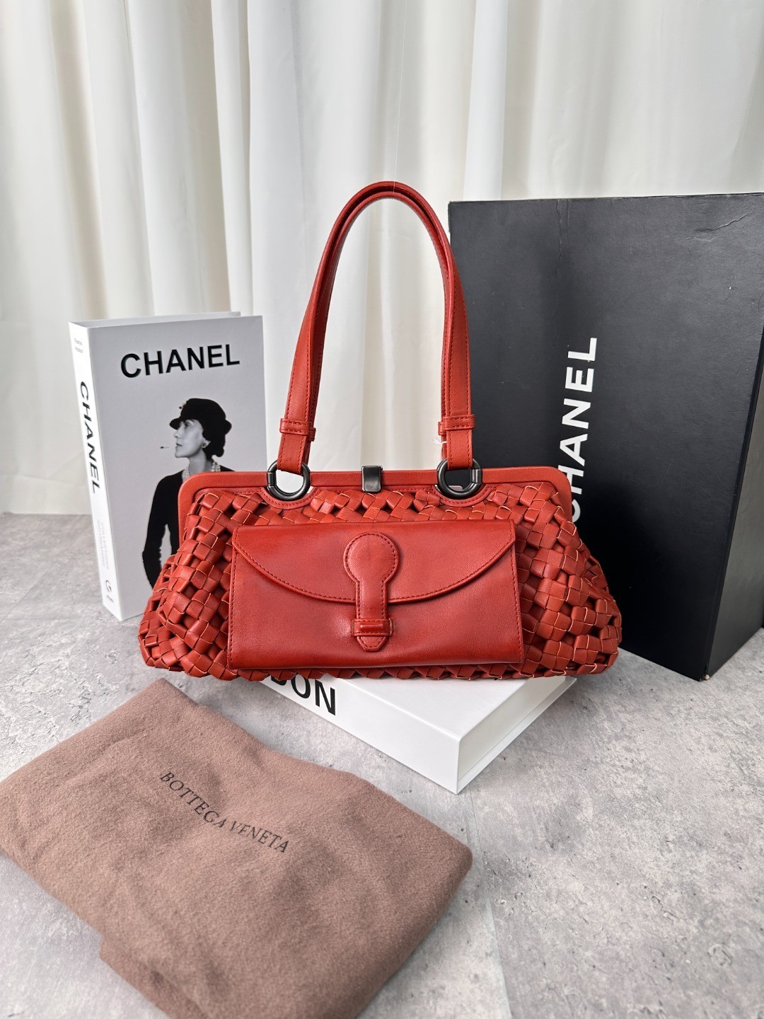 BOTTEGA VENETA Intrecciato Kiss Lock Leather Handbag