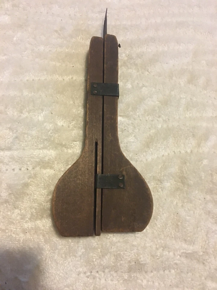 Vintage Antique Sewing Wood Handheld Rug Hook Tool - Embroider - Photo 2/3
