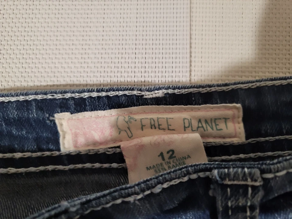 Girl's Free Planet Fake Dirty embellished Blue Jean cut-off cuffed shorts sz 12 - Image 3 of 4