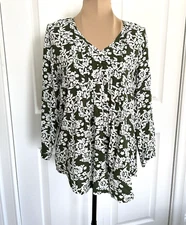 Fun2Fun Green White Floral Maley Pin tuck V-Neck 3/4 Sleeve Blouse Top Size XS