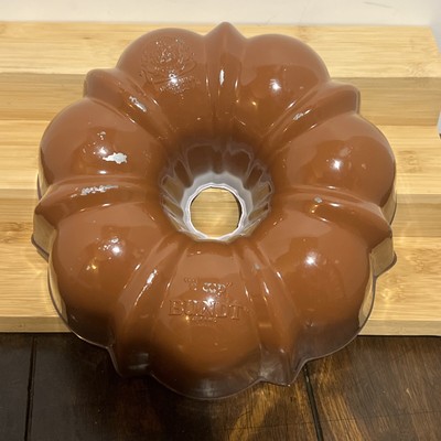 Vintage Nordic Ware 6 Cup Bundt Pan Cat. No. 51226 White Teflon II Cinnamon
